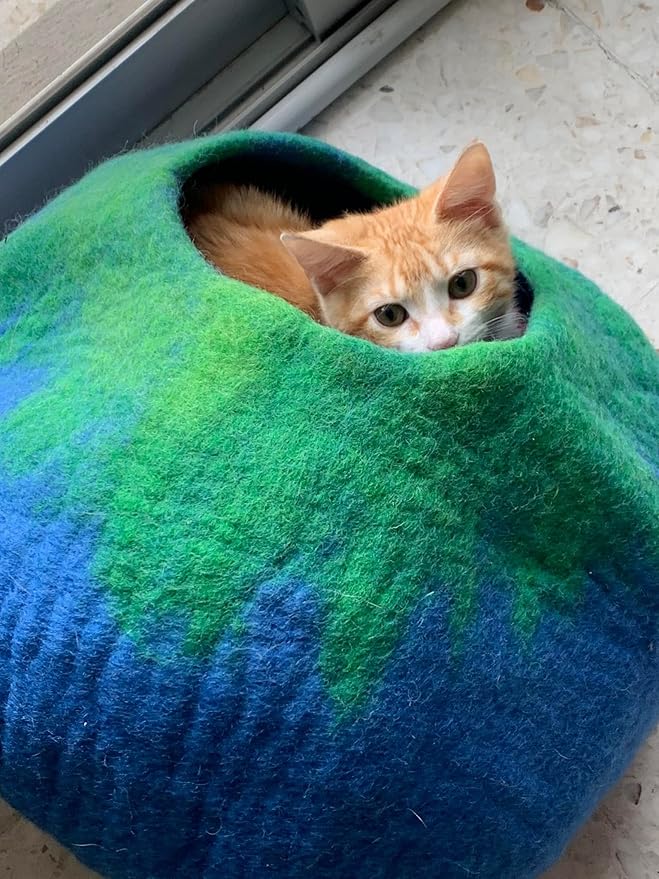 Woolygon Premium Felt Cat Cave Bed ā Wool Kitty Beds Handcrafted Kitten Caves Bed for Indoor Cats - Made from 100% Eco-Friendly Merino Wool, Foldable Cat Hidewawy Covered Cat Houses (Emerald Indigo)